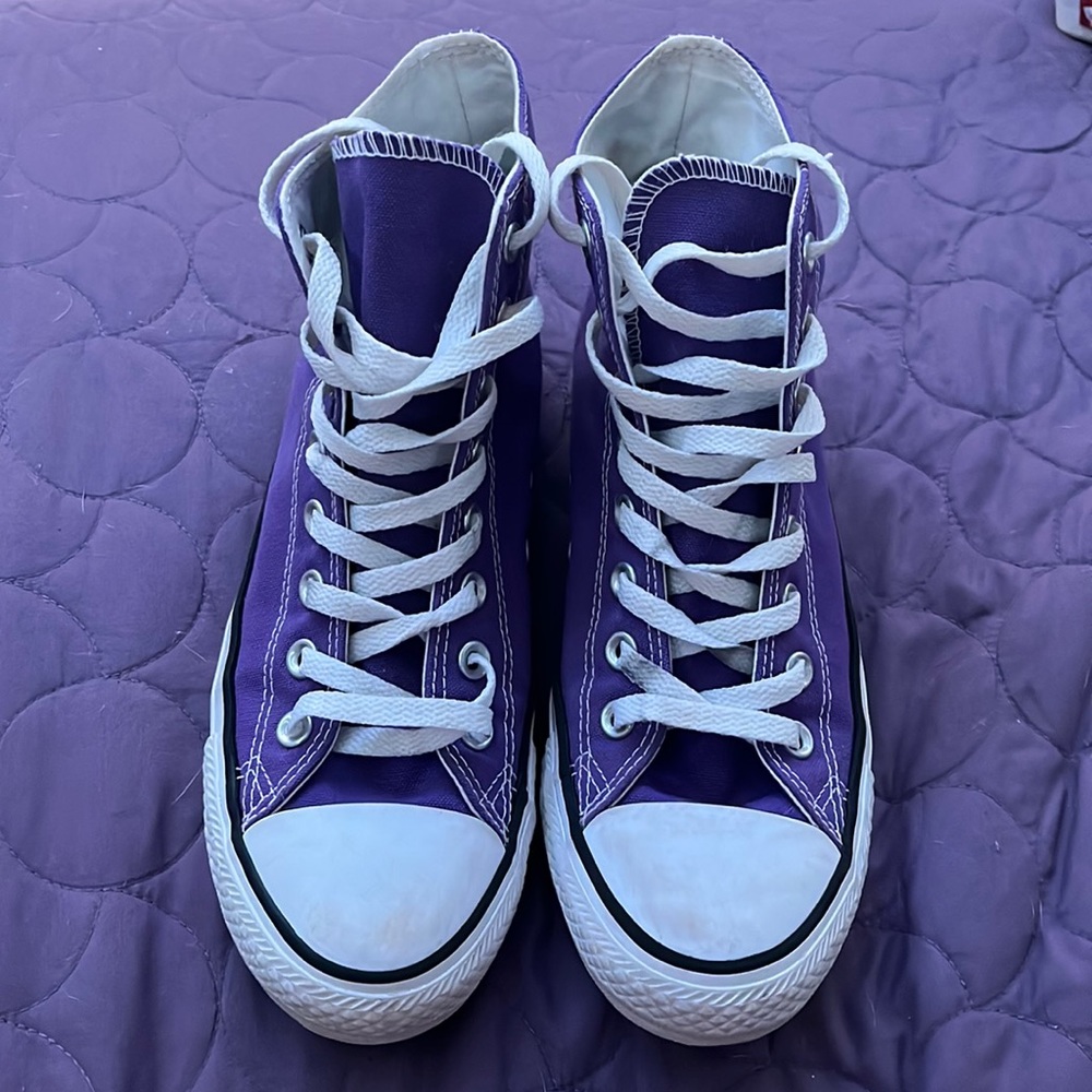 hightop converse! womens size 9! super cute purple! in great condition! :))